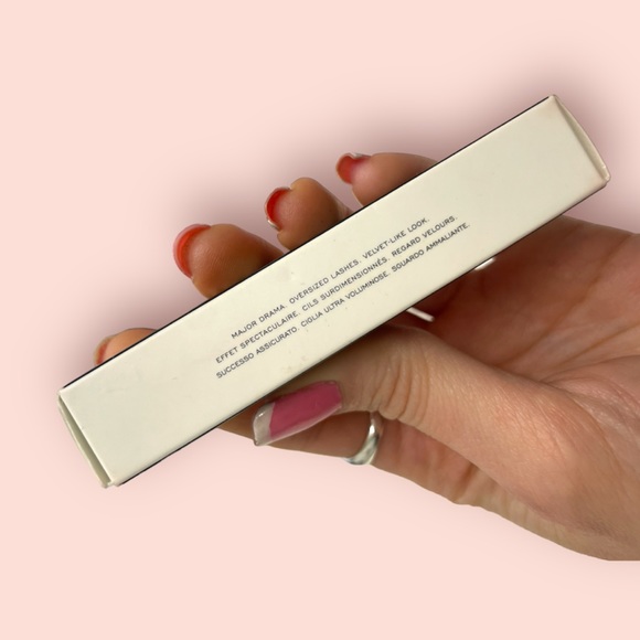 Marc Jacobs Mascara Noir Volume 0.17 oz Mini Size NWT - Picture 2 of 4